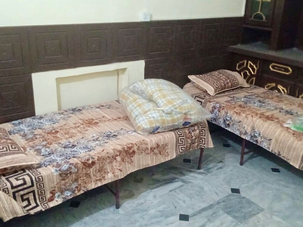 Room-room in Serene Retreat in Rawalpind