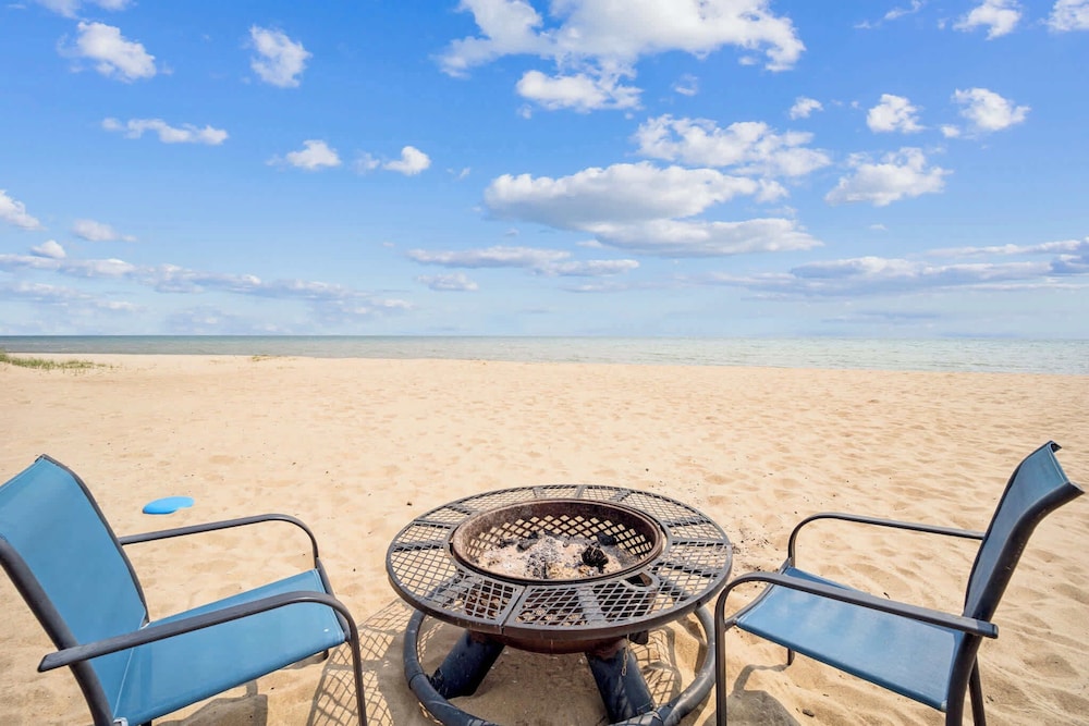 Barefoot Beach Resort