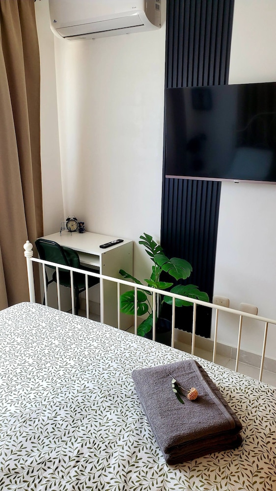 2 Bedrooms, 2 Bathrooms, AC, Wifi, Pool, Gym, No Blackouts, Santiago