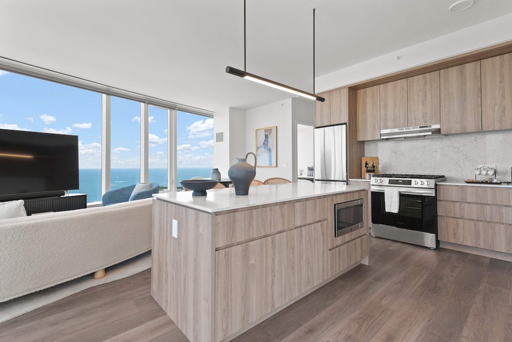 Panoramic Lake Views Premier Amenities for Groups
