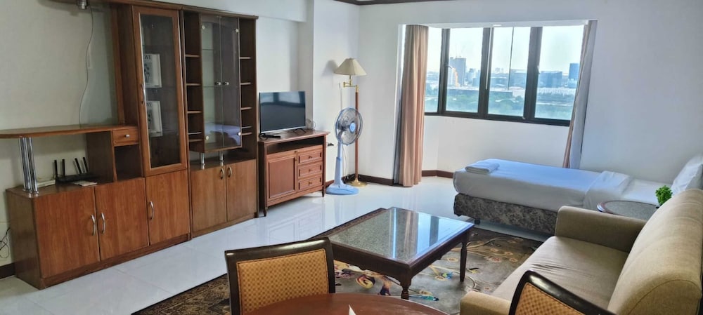 Omni Tower Sukhumvit Nana - Direct