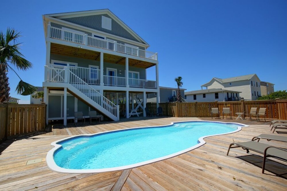 Absolute Paradise 5 Bedroom Home by RedAwning