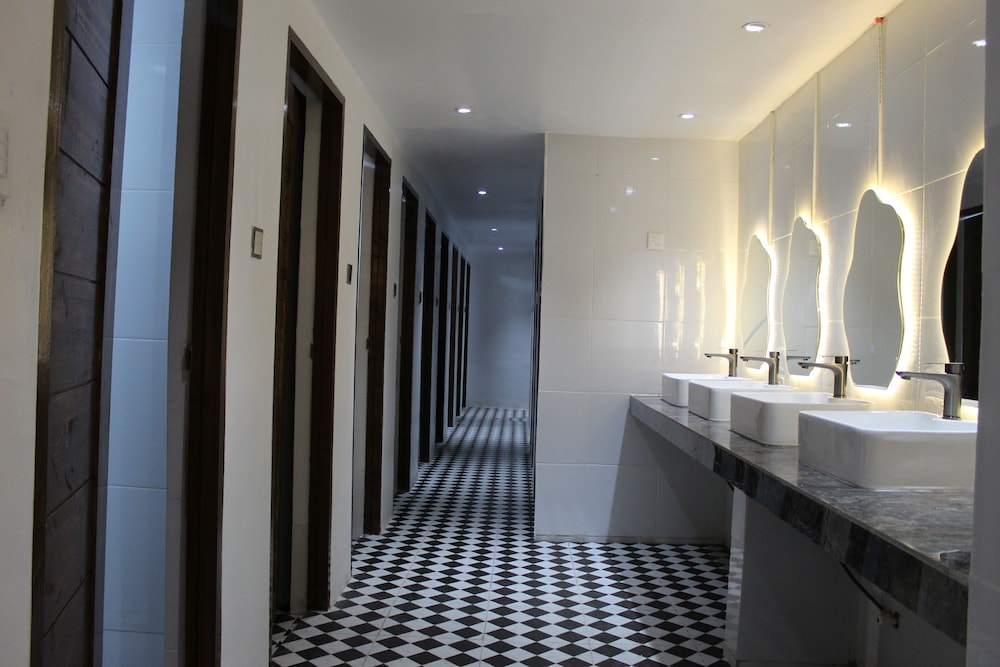 Isa- Hostel