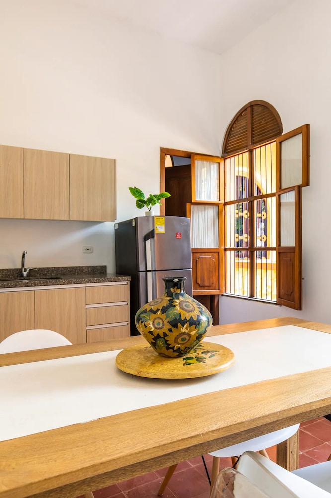 2CM-J1 APARTAMENTO EN GETSEMANI CON WIFI