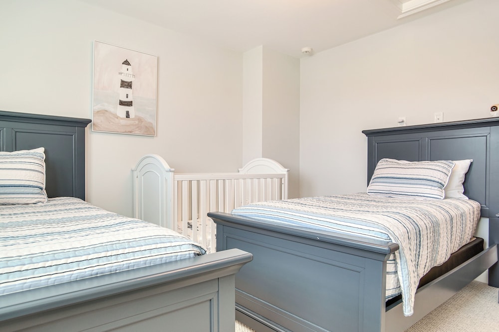 2 Mi to Public Beach Access! Cape Cod Family Home