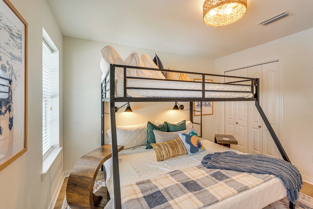 30A Poolside Oasis: 2 Mi to Beach & Boat Access