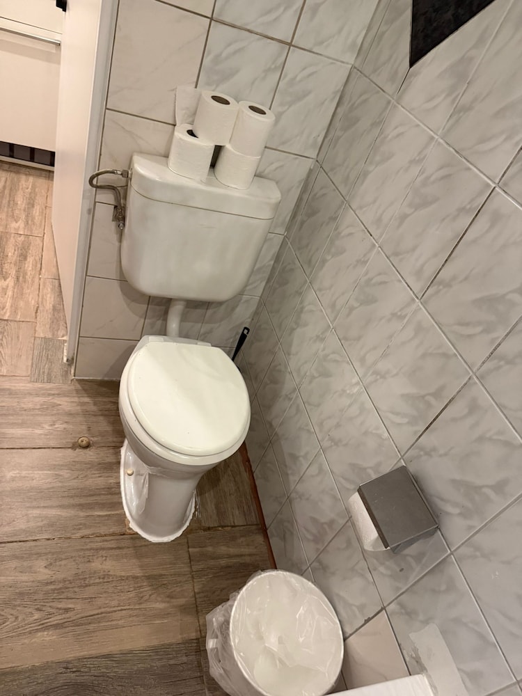 Chic 2BR Apt Steps from Westbahnhof
