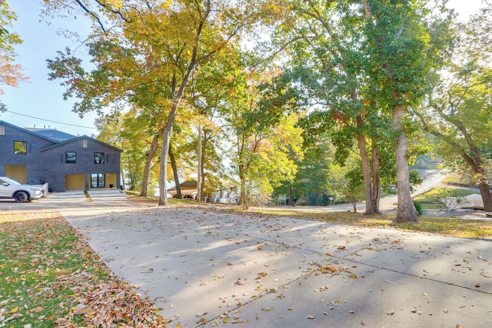 Half-mi to Grand Lake & Marina: Monkey Island Home