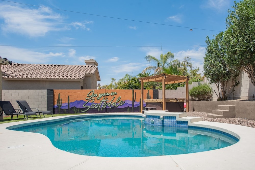 Scottsdale Paradise Poolside With Hot Tub Gym