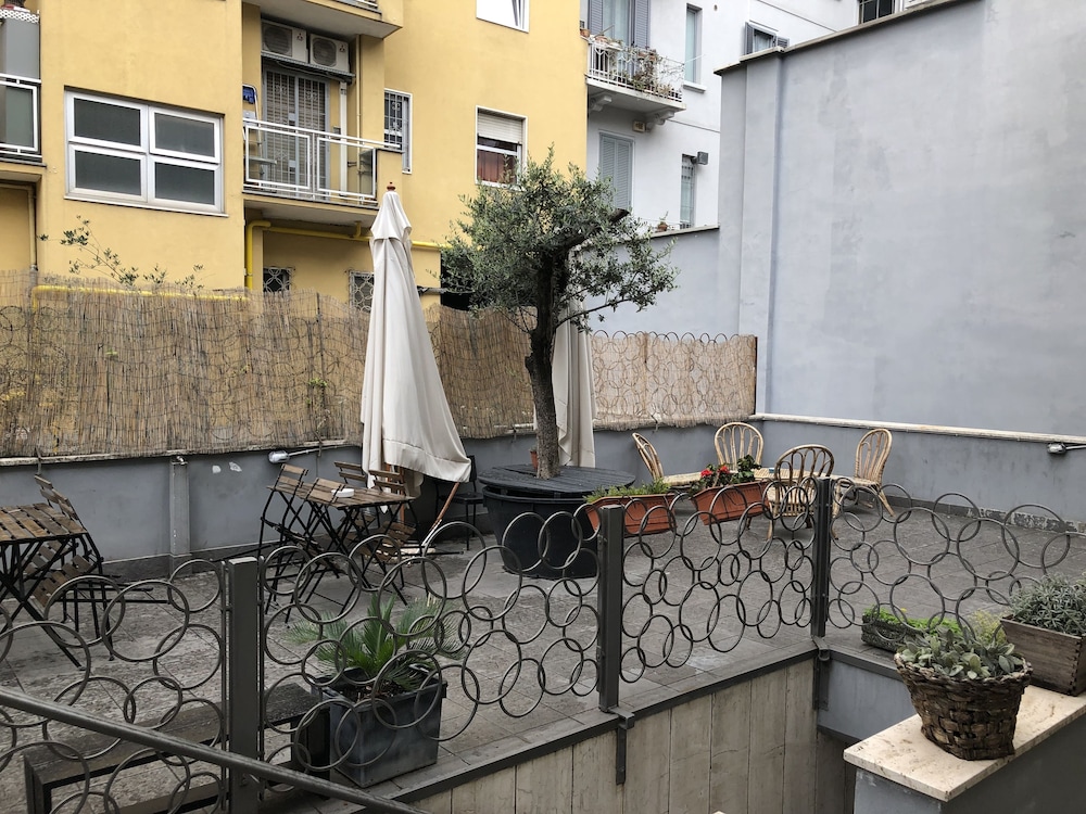 Lion University & Youth Hostel Milano