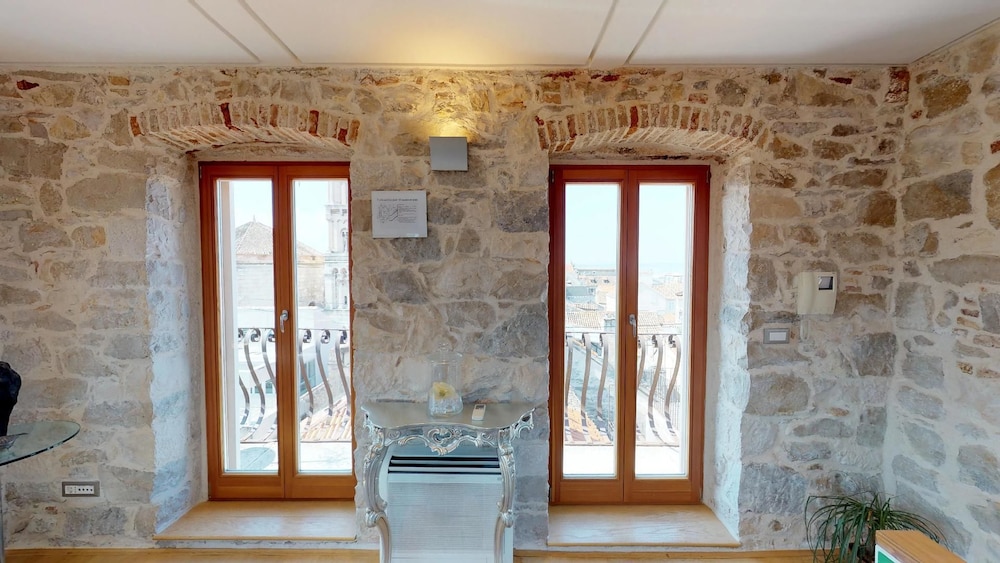 Riva and Diocletian Apartments