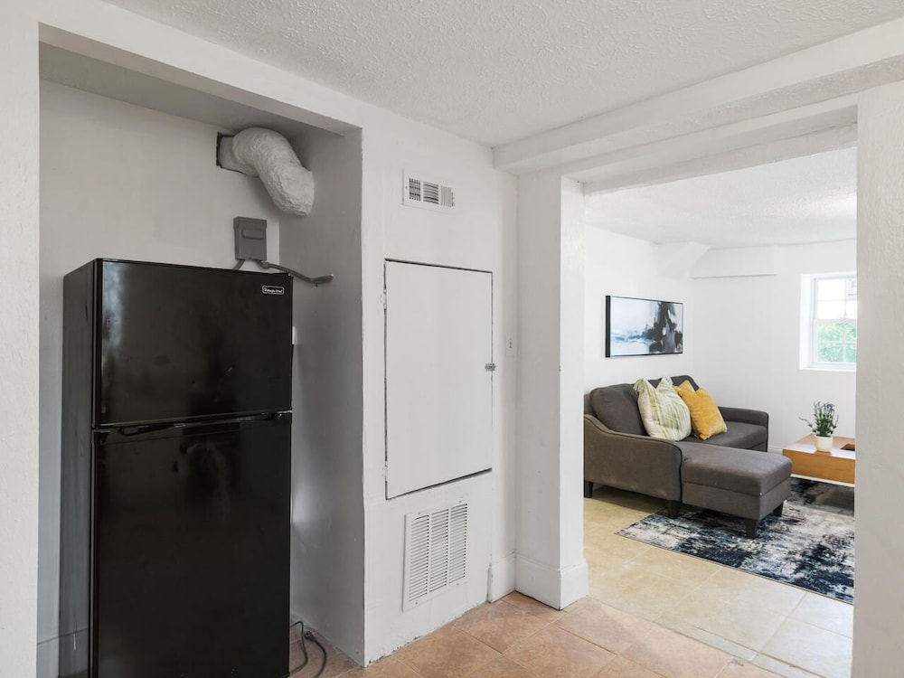 Bsmt Suite Near Stadium w Parking Coffee BBQ AC, Billede 17