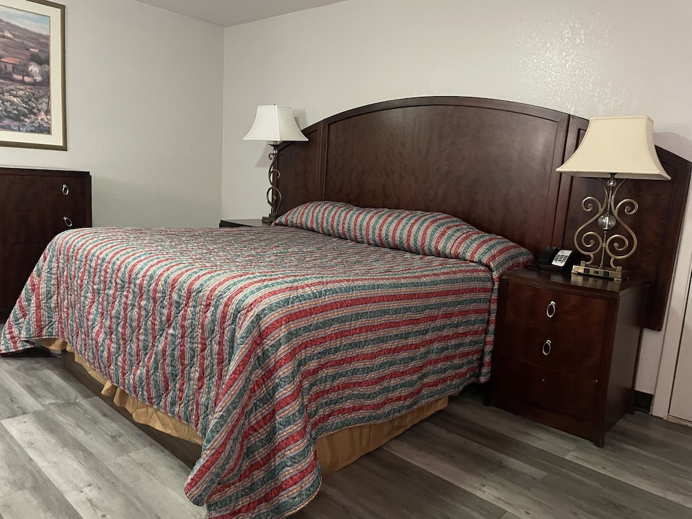 Four Corners Inn