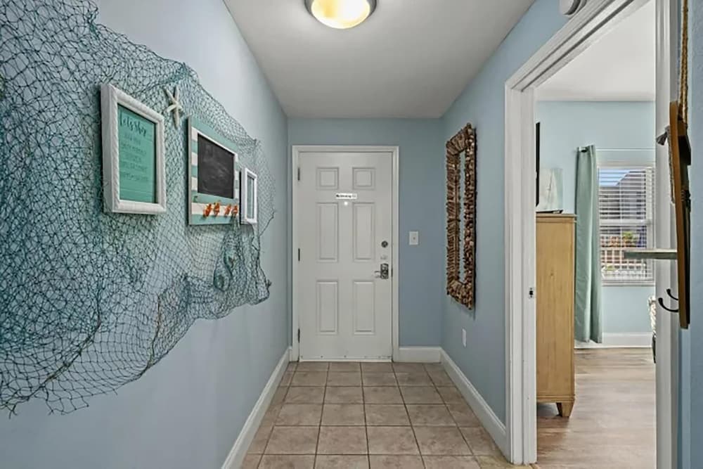 Laketown Wharf 402