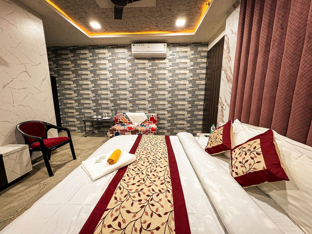 Shree Priya Priyatam Dham