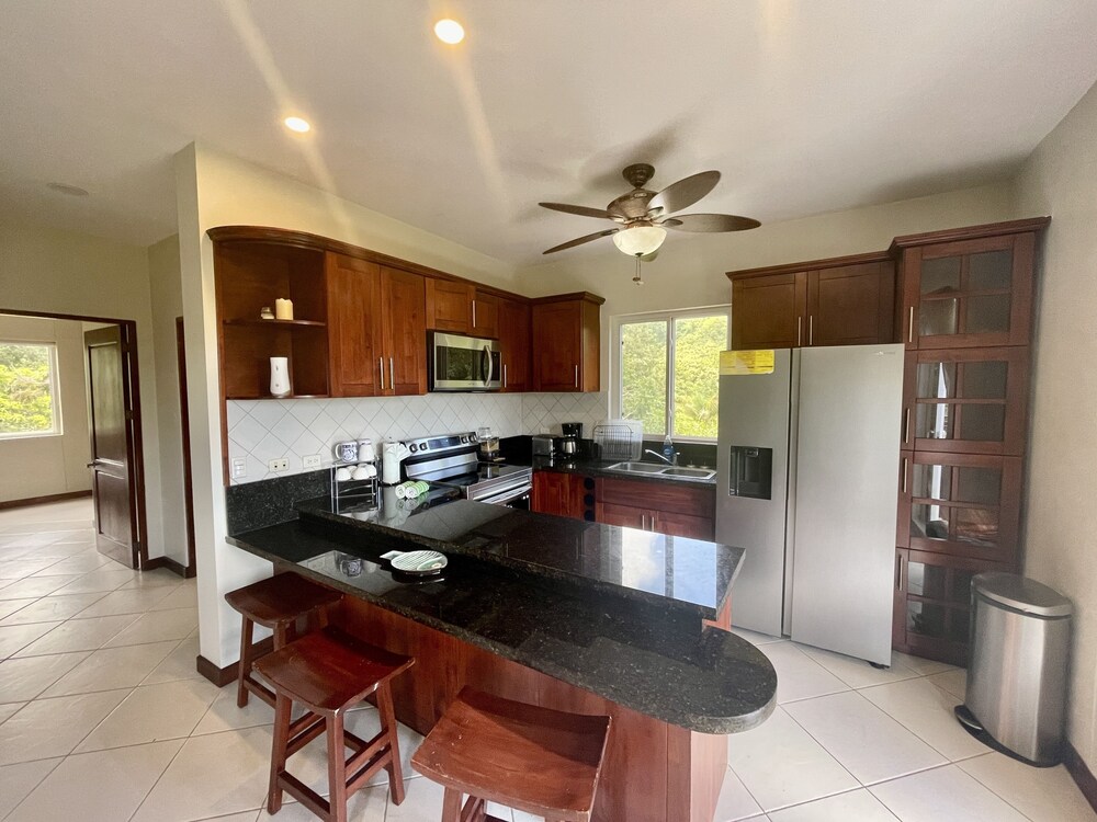 La Torre: Poolside Condo with Scenic Views