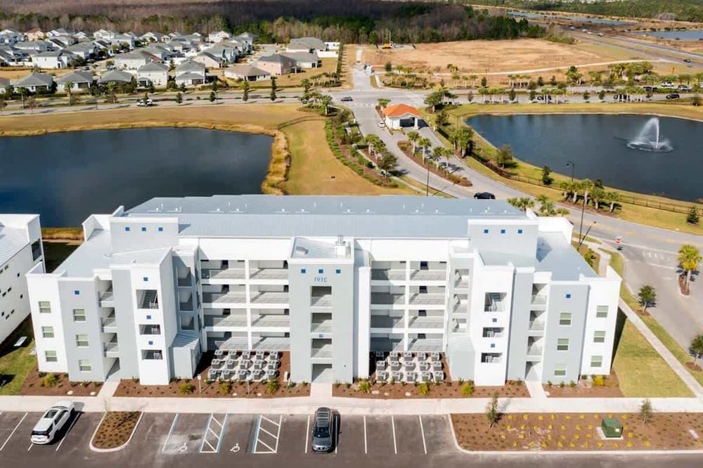 Lake View Resort Condo w Lazy River Near Disney