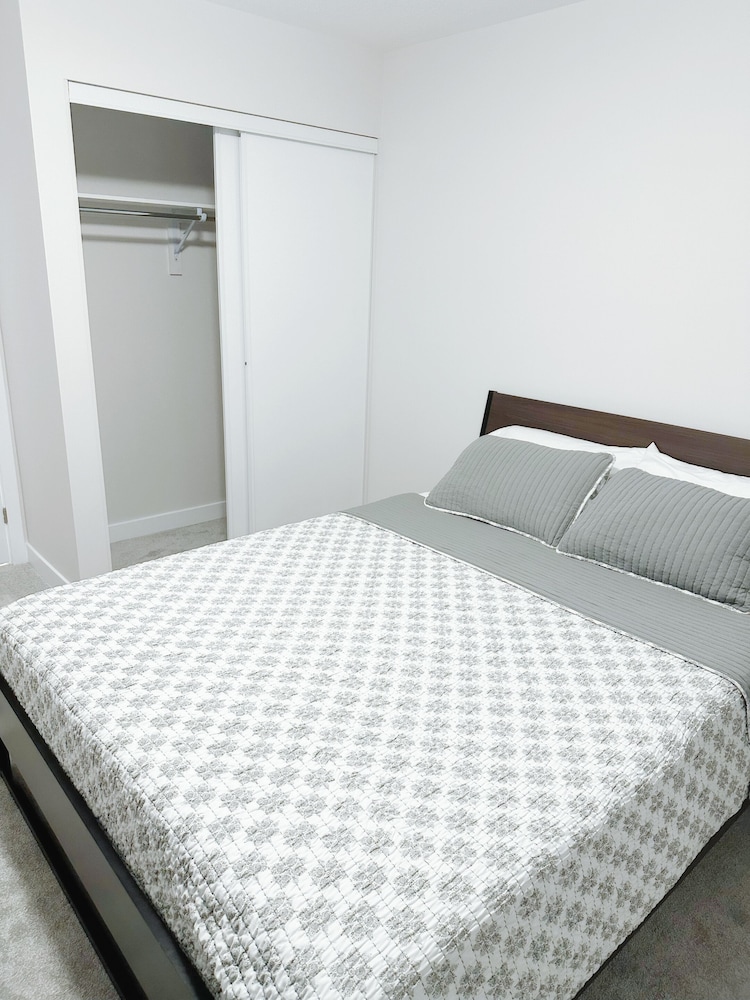 Beautiful rooms with Netflix