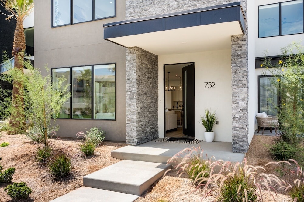 Sunstone 6 Bedroom Home