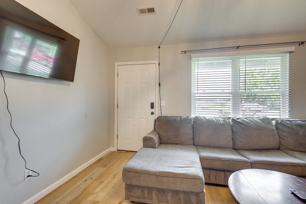 12 Mi to St Louis: Pet-friendly Metro East Home