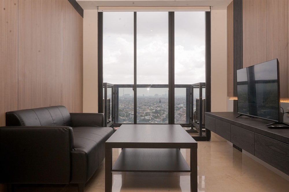 Comfy And Modern Look 2Br At Yukata Suites Apartment