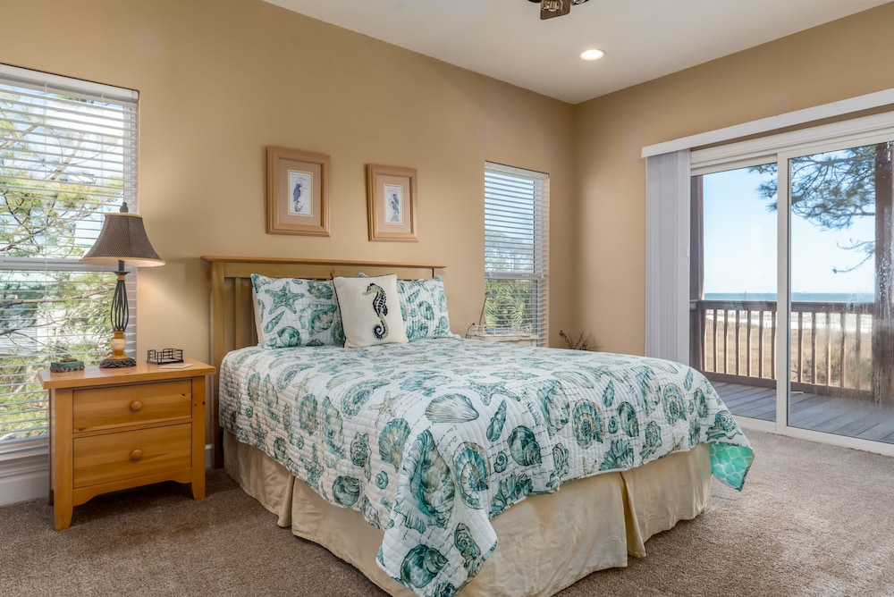 Breezy Decks - 601 Hernando Pl 4 Bedroom Home