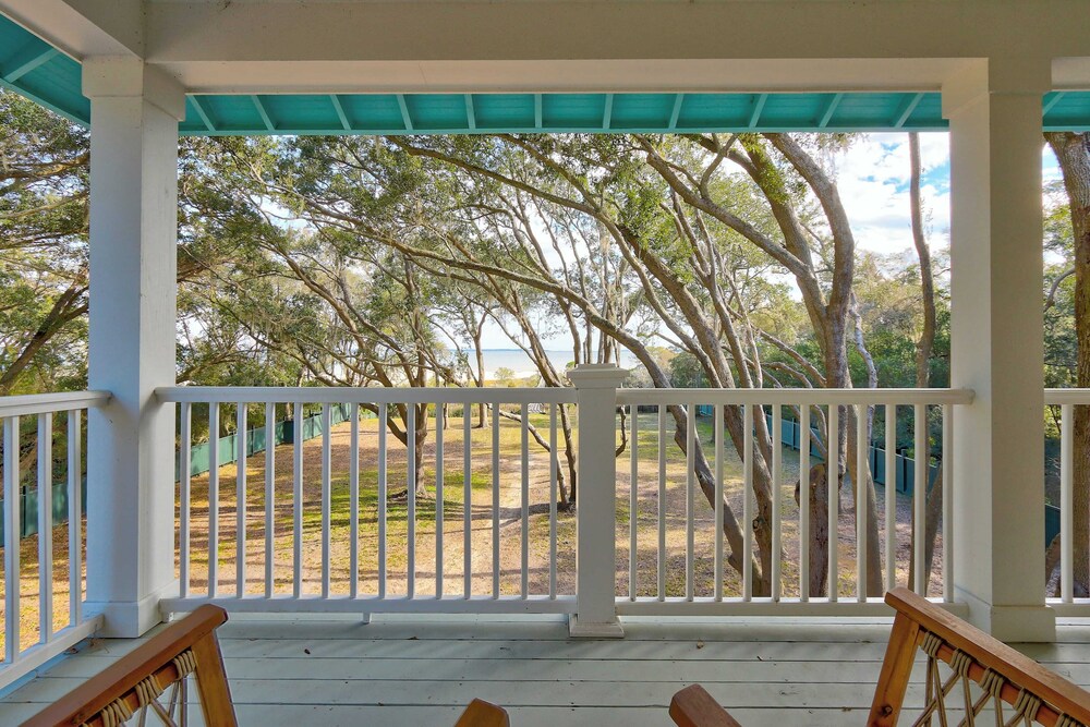Beachside Boardwalk & Views Pool + Hot Tub 202 on the Sound
