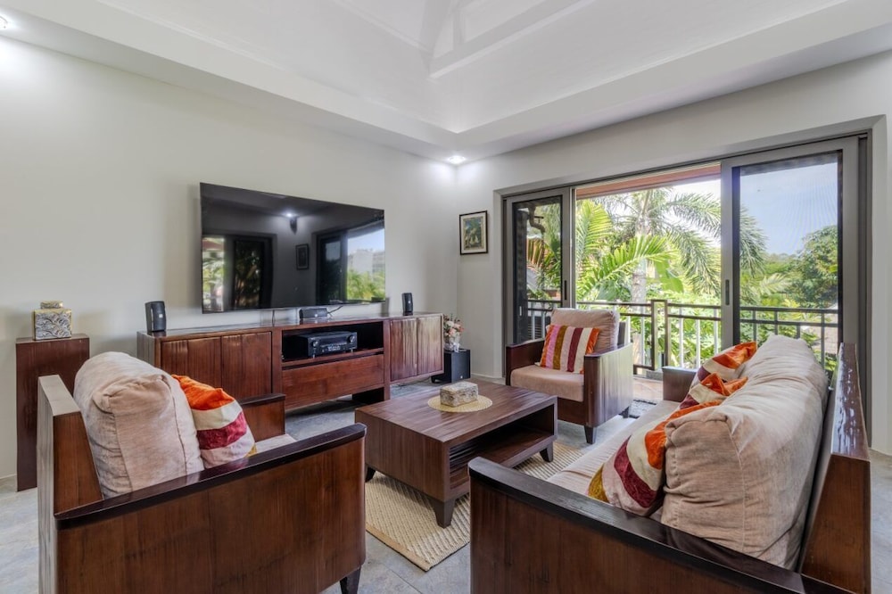 Famous Baan Bua Luxury Estate V238