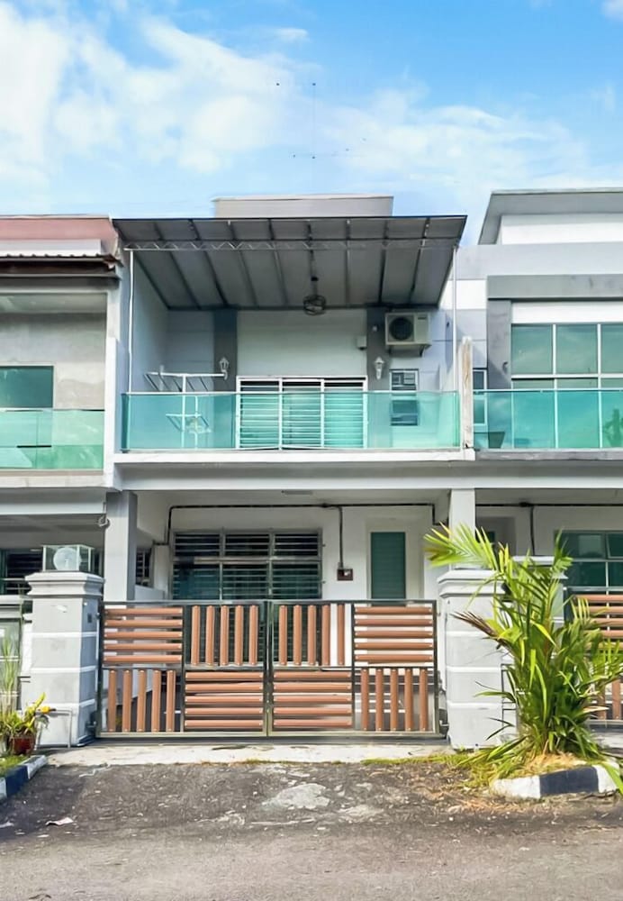 4 Bedroom Landed House