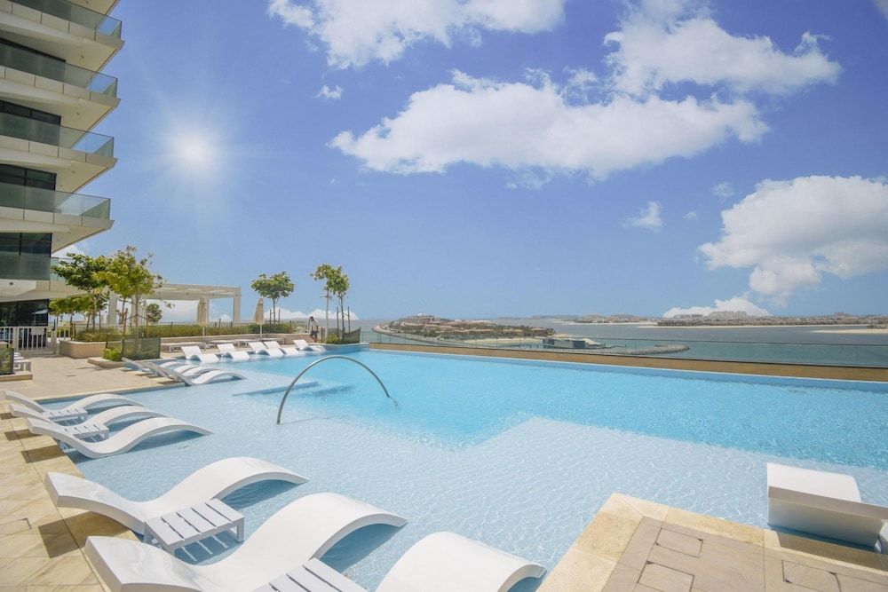 Luxury Sea View Living on Emaar Beachfront