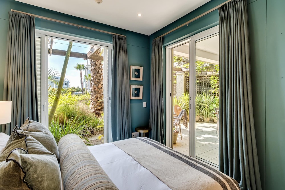 Secure 2bed Apartment in the Marina Carradale 002