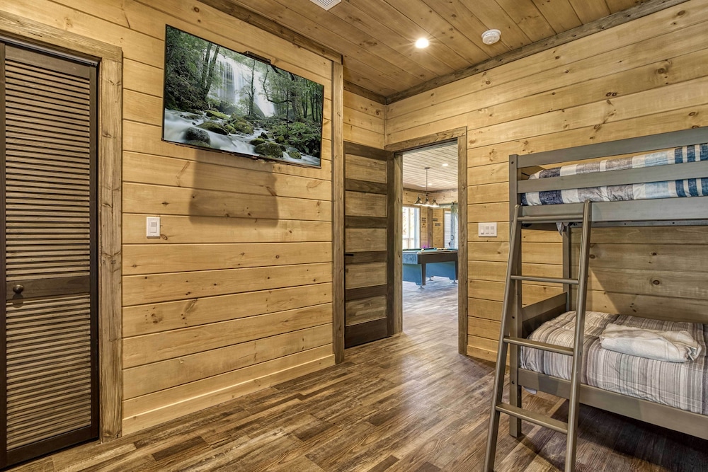Luxury Sevierville Cabin w/ Private Hot Tub! view 4