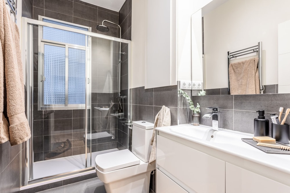 Tazrouk - 2 Bedrooms and Office in Goya