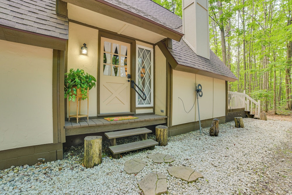 Woodsy A-frame Cabin w/ Lakes of the North Access