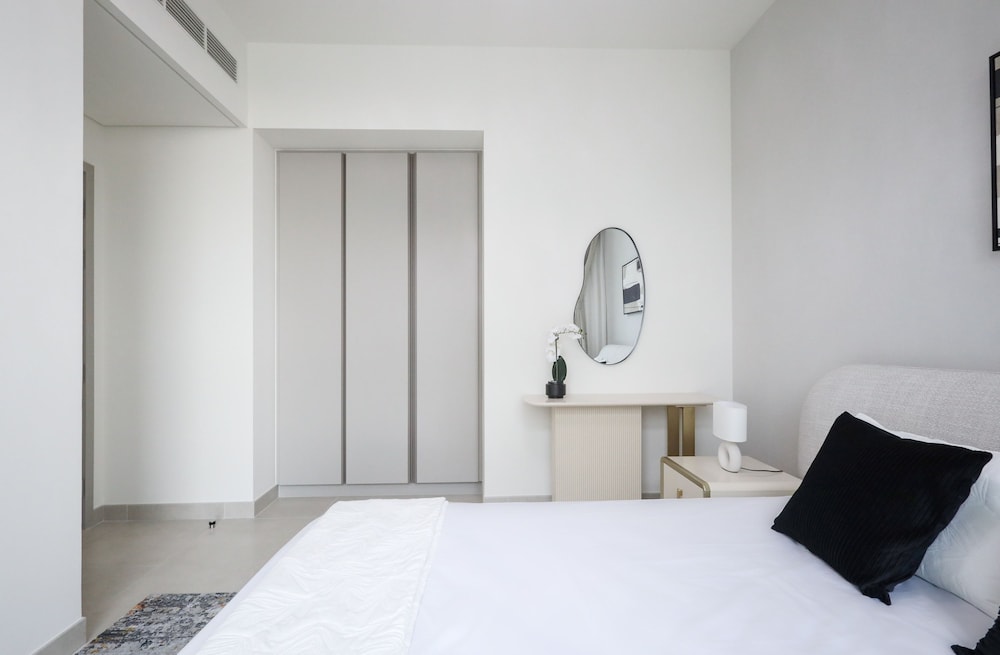 Elite LUX Holiday Homes - Dubai Creek Oasis 2BR Luxe w Burj View