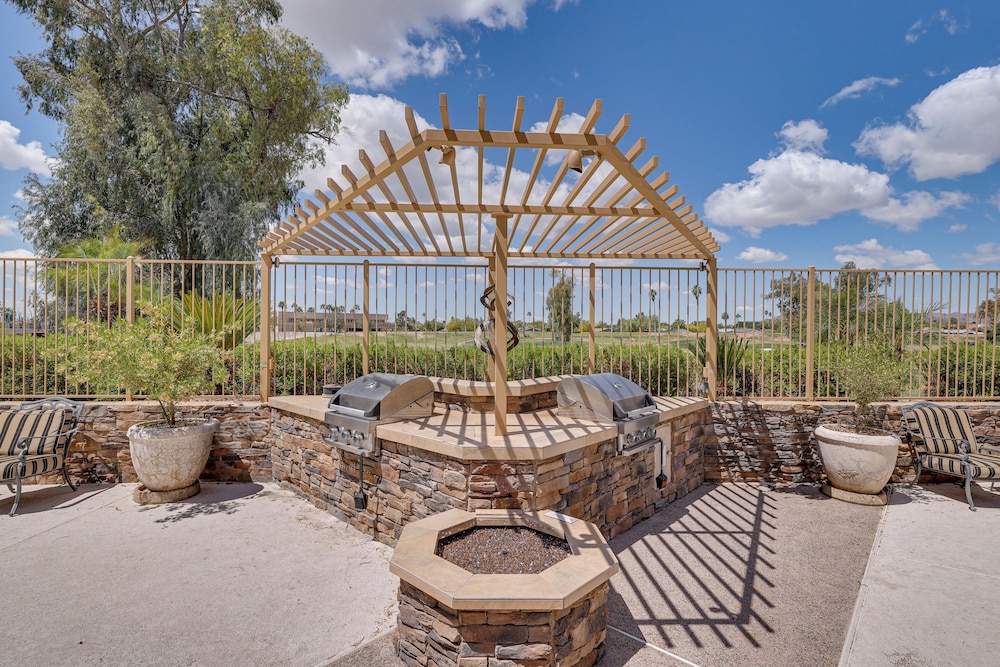 Golf Views & Pool Access: Central Scottsdale Condo