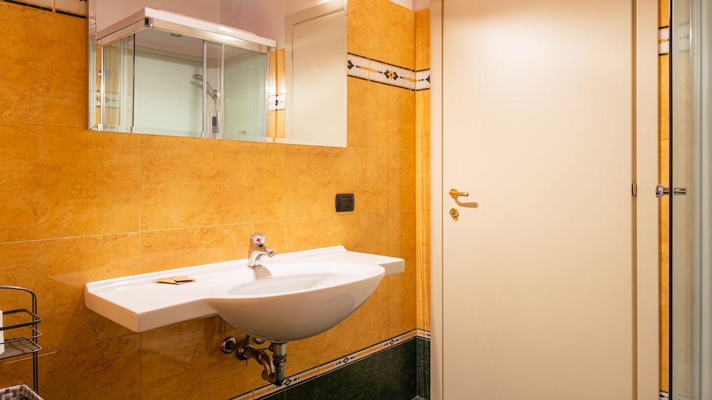 in Verona With 4 Bedrooms and 4 Bathrooms