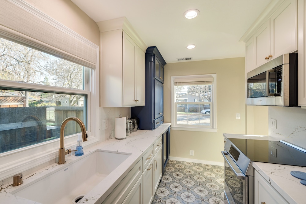 4 Mi to Dtwn San Jose: Sleek & Modern Duplex!