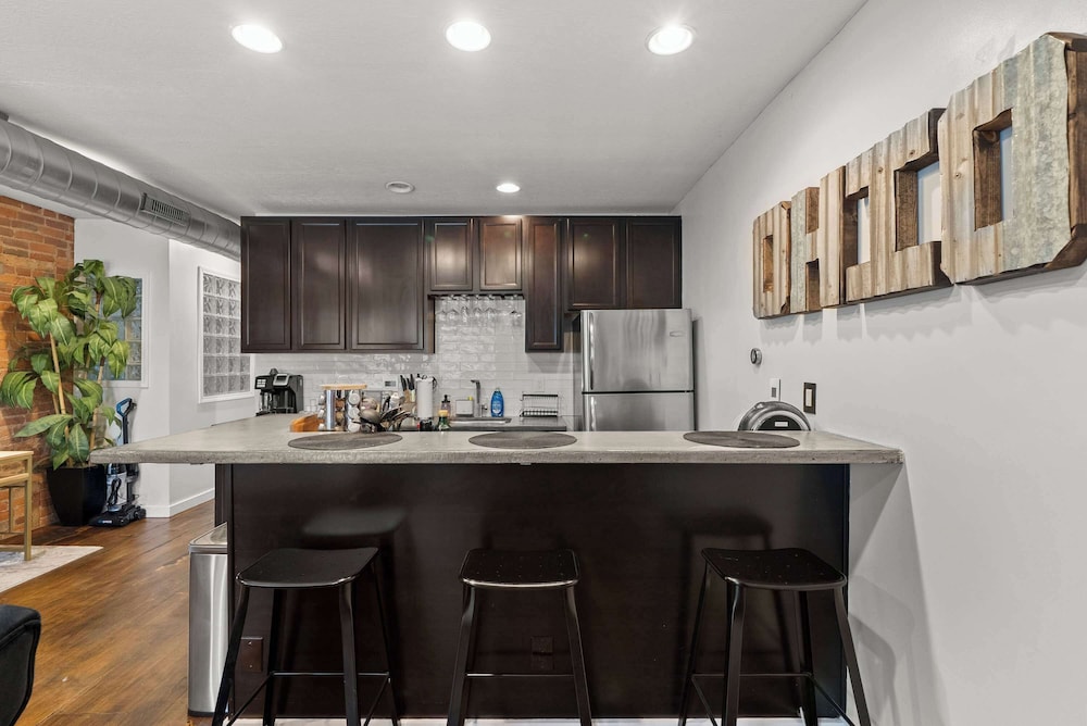 Short North Lounge Stay for 2