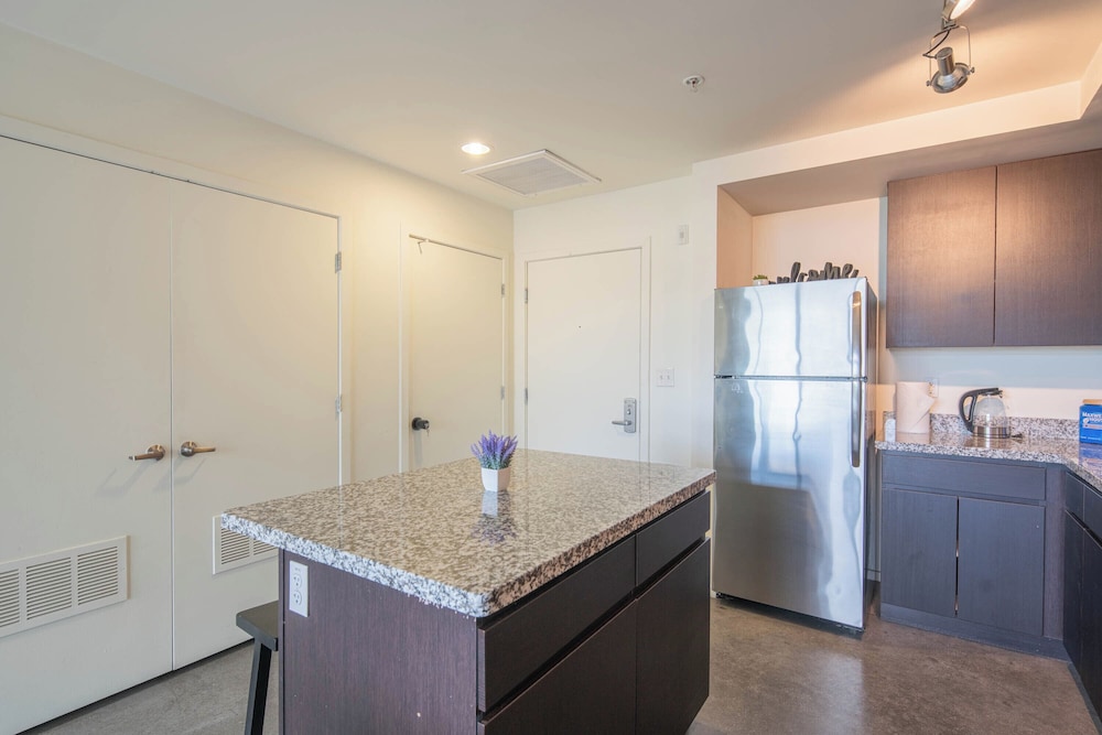 ROVE LIVING/KL - Roosevelt Point