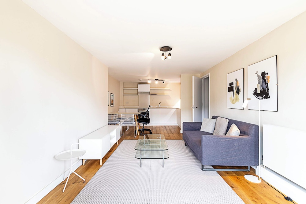 Modern Apartment With Balcony
