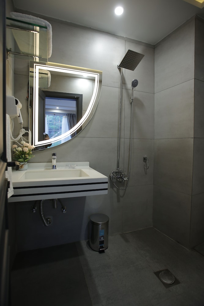 ZAR Luxury Suites Murree