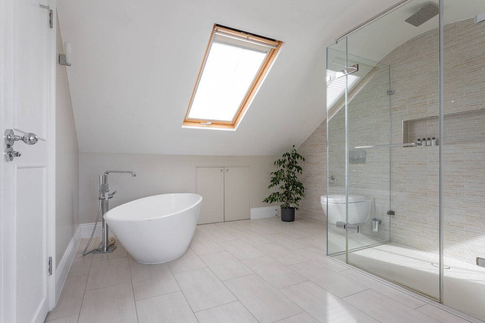 Bassett Road XII by Onefinestay