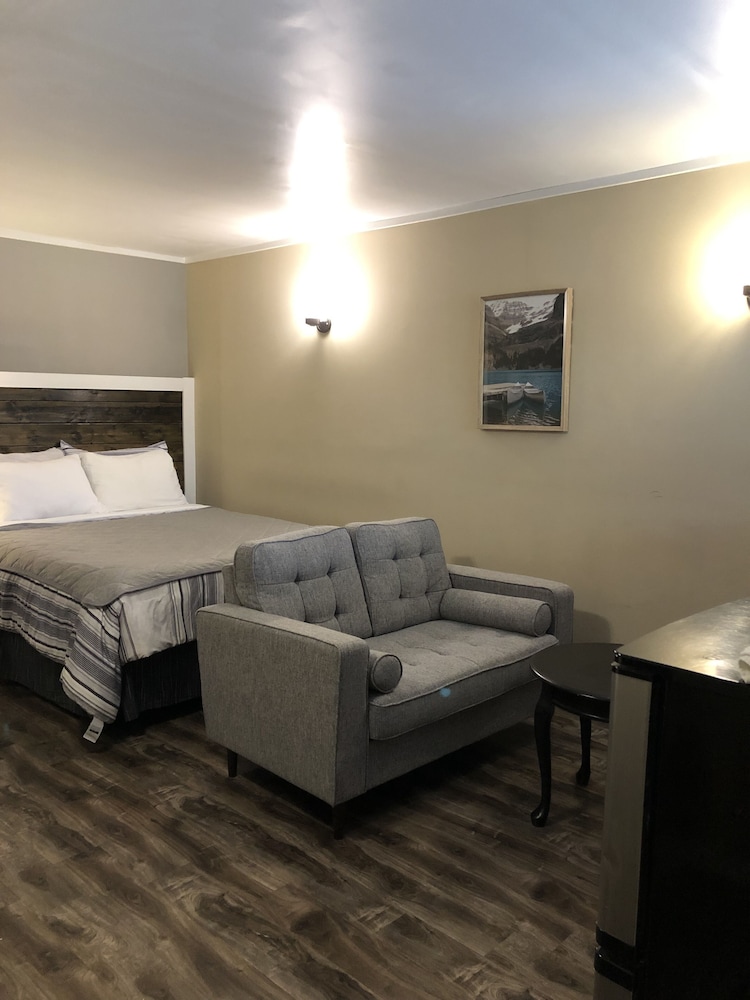 Greenside motel