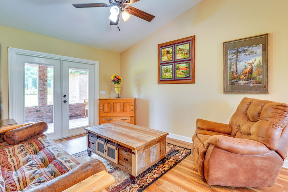 Welcoming Home w/ Yard on 20 Acres in High Springs