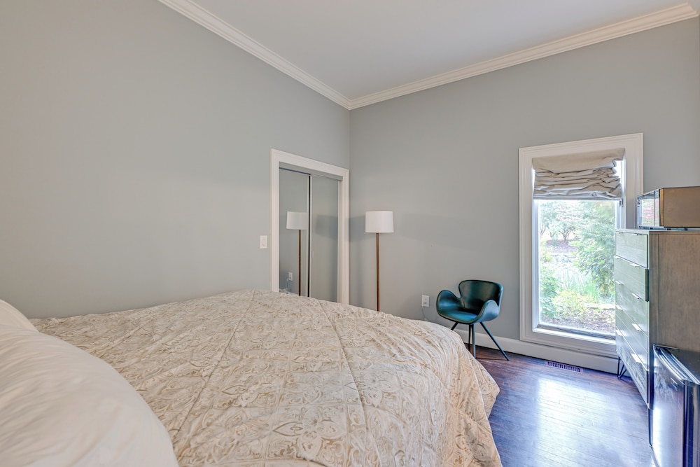 High-end Estate in Norwalk: Quiet & Spacious!