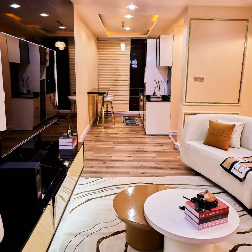 Purple Lavender Court Apartment