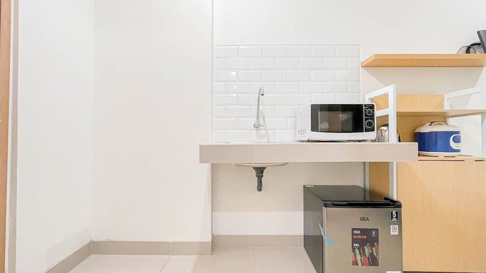 Basic Studio (No Kitchen) Near Unhas Bandaraya - Tallasa City Makassar Apartment