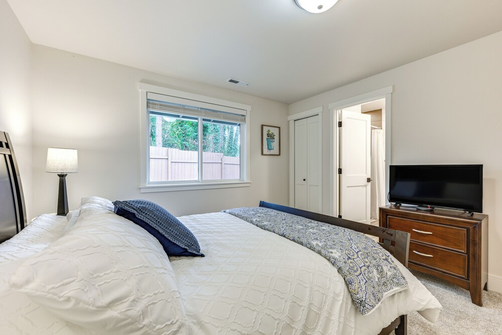 2 Mi to State Fair: Puyallup Home w/ Private Yard!