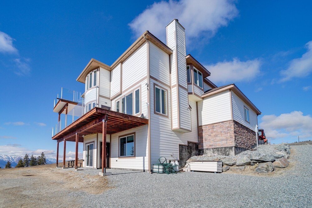 Cozy Chelan Apartment w/ Epic Mountain Views! view 5